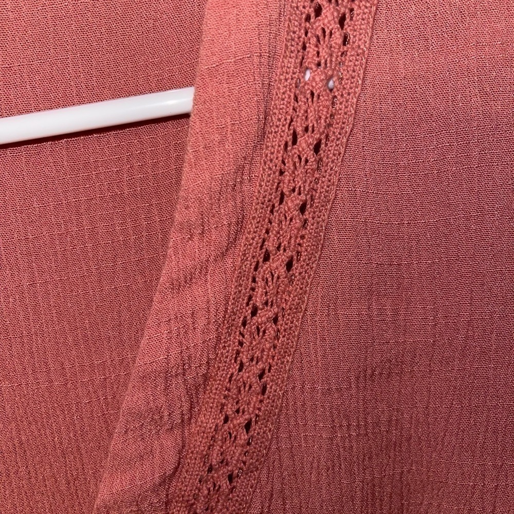 Eyeshadow High-Low Cropped Top - Picture 3 of 5